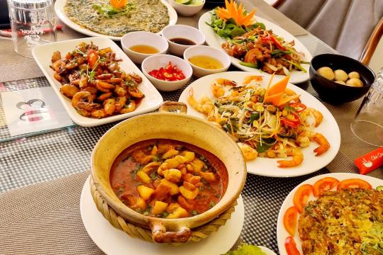 Huyền Hương Cơm Bắc, Cơm Niêu