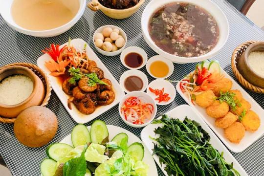 Huyền Hương Cơm Bắc, Cơm Niêu