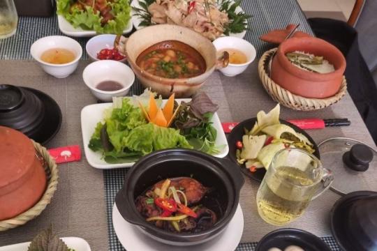 Huyền Hương Cơm Bắc, Cơm Niêu