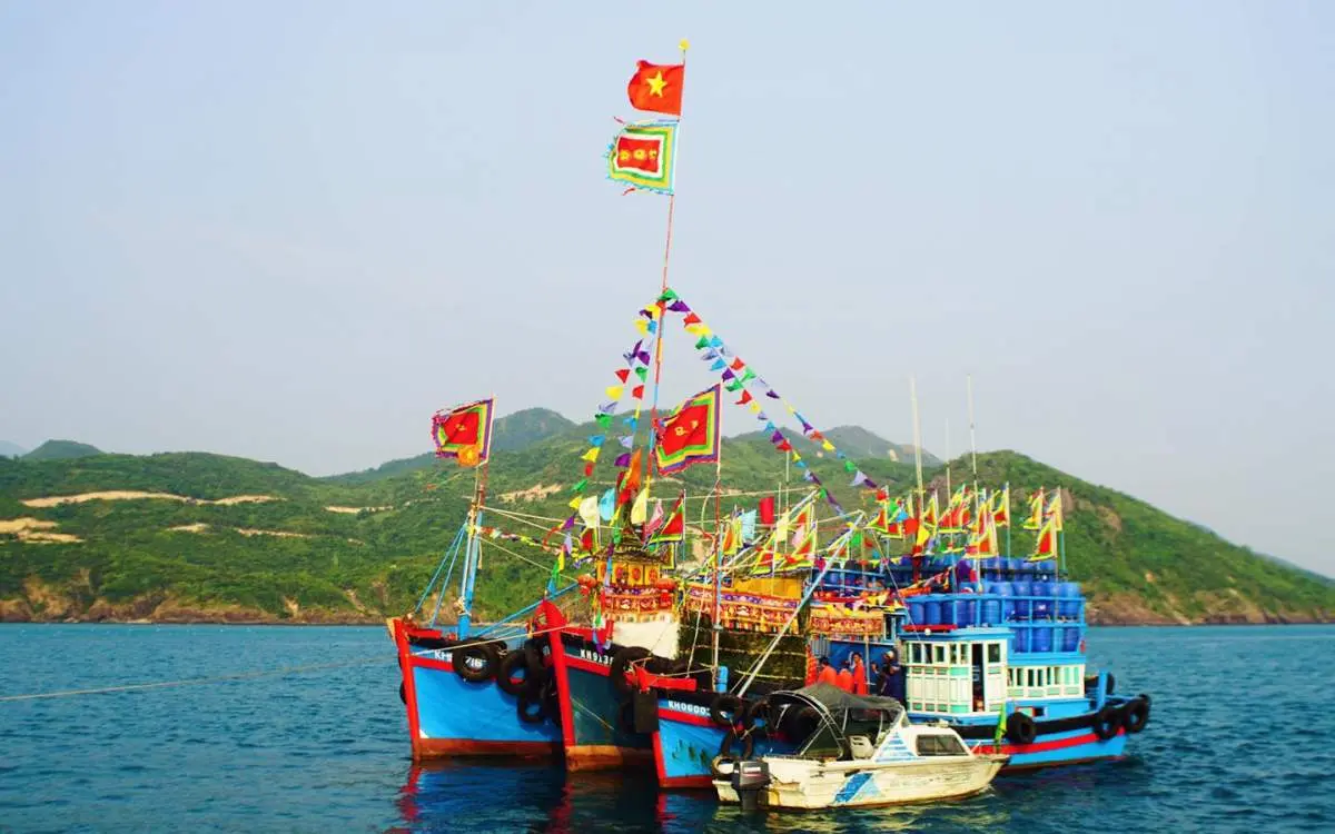 doc-dao-le-hoi-ca-voi-o-nha-trang-net-dep-van-hoa-cua-nguoi-dan-lang-chai-02-1625245502