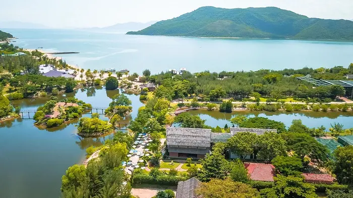 TG8ZIsOx-suoi-hoa-lan-nha-trang-11