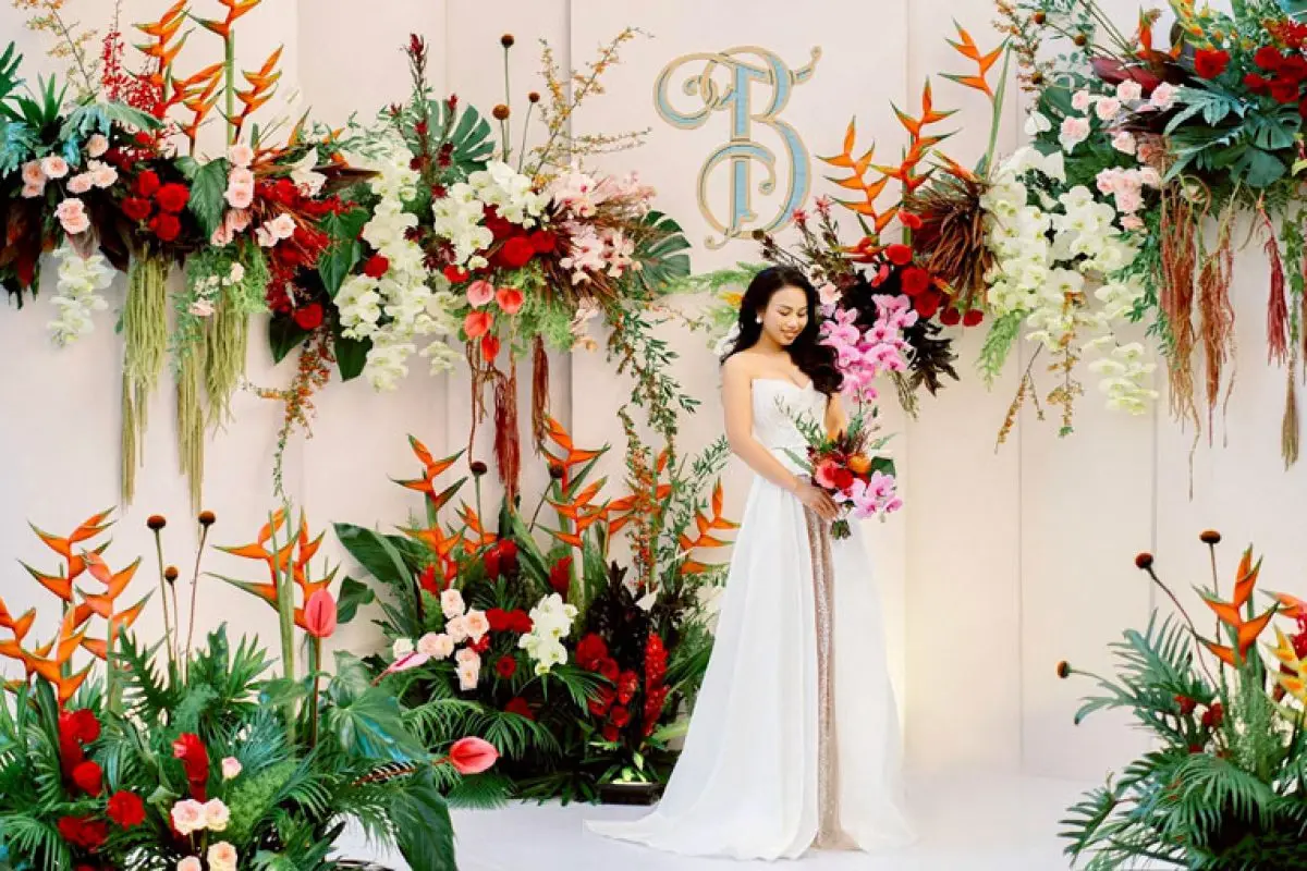 Trang-tri-tiec-cuoi-nha-hang-001-1200x800