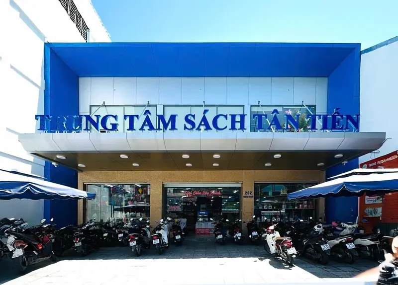 trung-tam-sach-tan-tien-nha-trang-1753070736