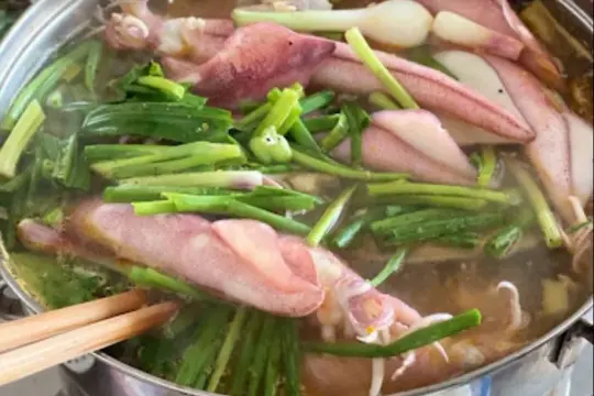玉水鱿鱼火锅馆 – 大冷, 庆和省