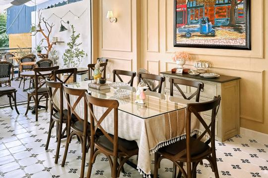 Charmant Café & Gallerie