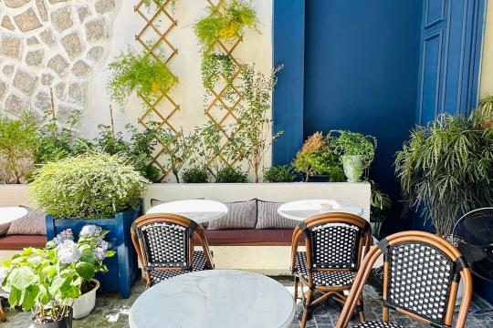 Charmant Café & Gallerie
