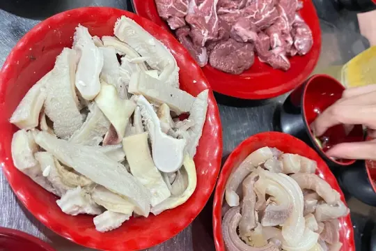 芽庄巴赵牛肉火锅店