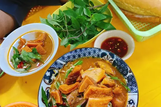 Phá lấu bò cô Hai Ngọc