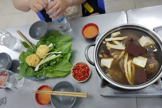 芽庄李子树牛肉火锅店