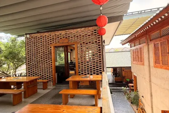 Quán Cơm Niêu Nhà Gỗ