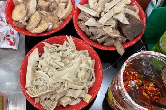 芽庄巴赵牛肉火锅店