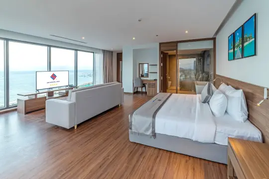 Long Thuận Hotel & Resort