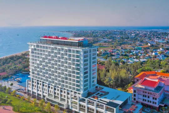 Long Thuận Hotel & Resort