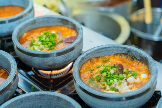 Bánh Canh Cua Thố Đá T&N