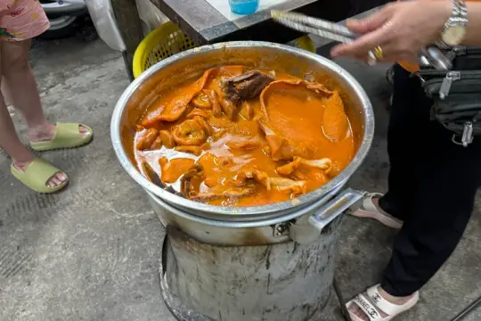 Phá lấu bò cô Hai Ngọc
