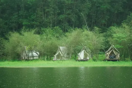 작은 마을 – 랑놋 호수