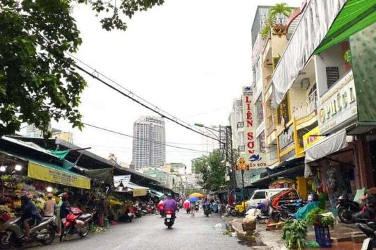 Рынок Хом Мой, Нячанг – традиционное место для шопинга и гастрономических впечатлений.