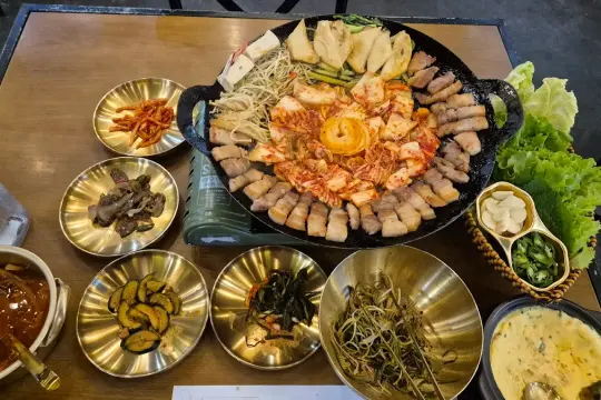 Korean BBQ Restaurant 왕뚜껑 삼겹살