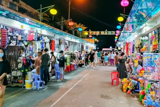 나트랑 야시장 – 밤에 쇼핑과 음식을 즐길 수 있는 천국.