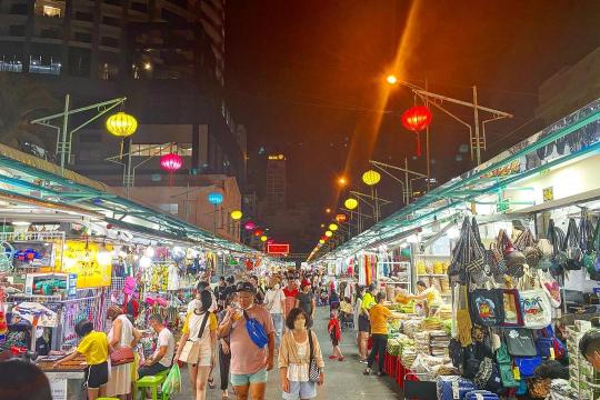 나트랑 야시장 – 밤에 쇼핑과 음식을 즐길 수 있는 천국.