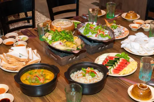 랑 응온 코너 레스토랑