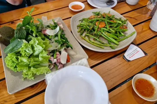 Quán Đá Đen: Tôm Khổng Lồ