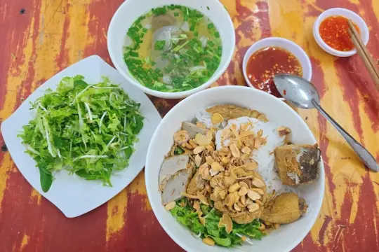 Bún Cá Tươi Cô Dung