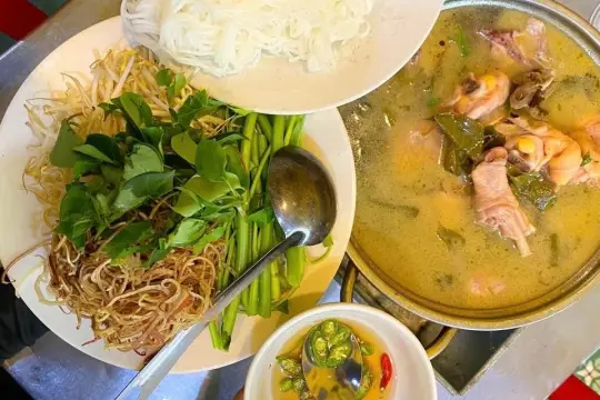 Lẩu Gà Lá É Kiều Phạm