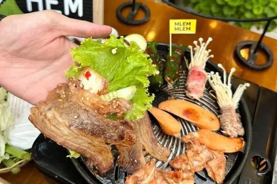 Tiệm Nướng Nhà Hẻm