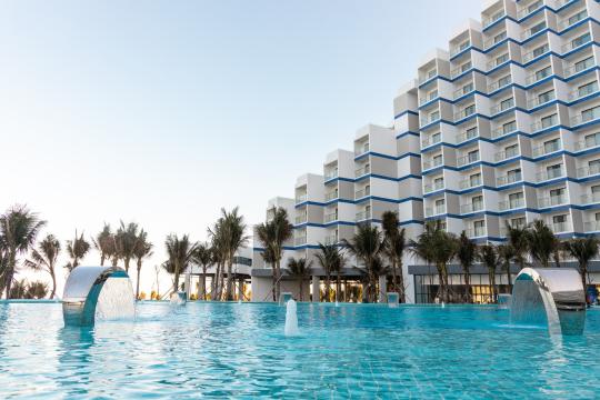 Coral Restaurant Cam Ranh