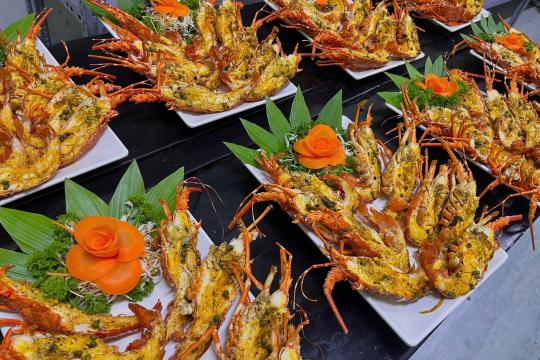 Ben Thuyen Cau Moi Cam Lam Seafood Restaurant