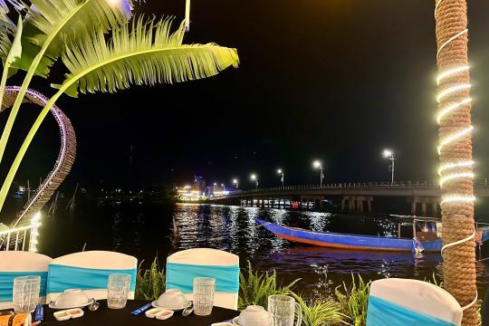 Ben Thuyen Cau Moi Cam Lam Seafood Restaurant