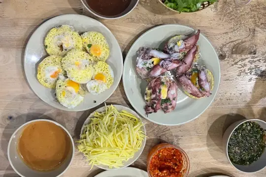 하이 프엉 - 옌 반깐 & 반쎄오 나트랑 야시장점