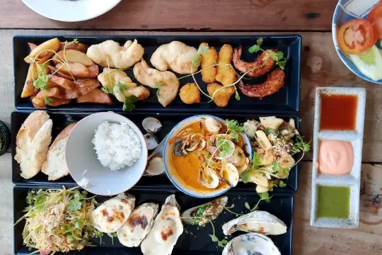 Nom Nom餐厅与咖啡馆芽庄店