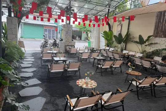 Round & Cozy Café
