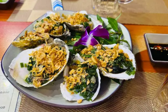 Xom Bien Seafood Restaurant