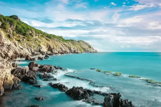 닌쭈 해변 – 닌투언의 아름다운 일출 명소